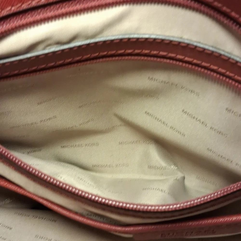 Michael Kors Burgundy Tote Bag - Classic Leather Shoulder Bag - Picture 5 of 14